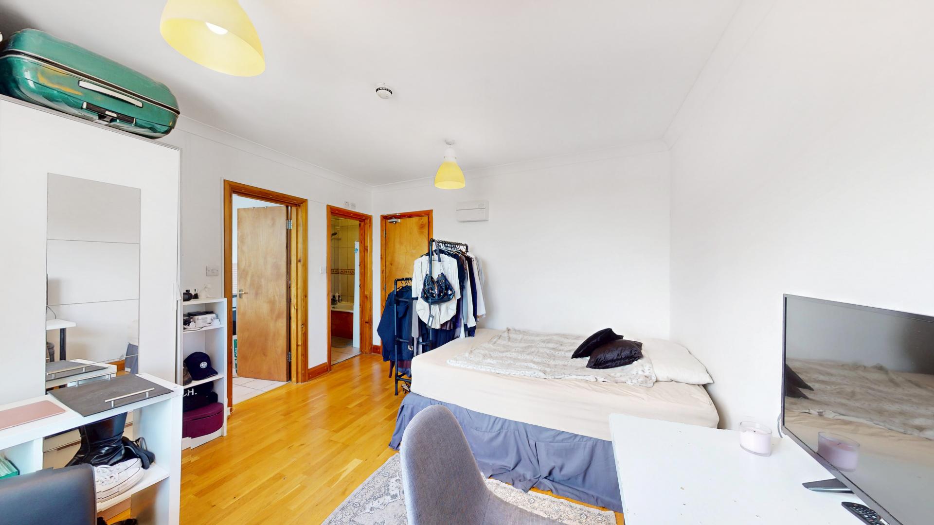 			Studio Apartment, 1 bath, 1 reception Apartment			 Burnley Road, Dollis Hill (Inclusive of Gas + Water)